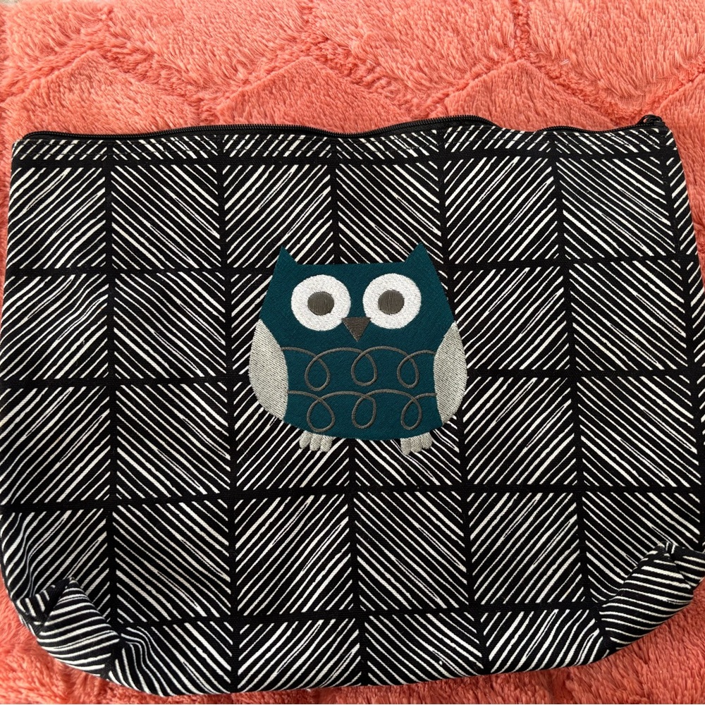 Thirty-One  Zipper Pouch w/embroidered owl